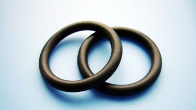 橡膠制品<i style='color:red'>硫化密封圈</i>工藝方法之注壓成型硫化工藝法注意事項(xiàng)